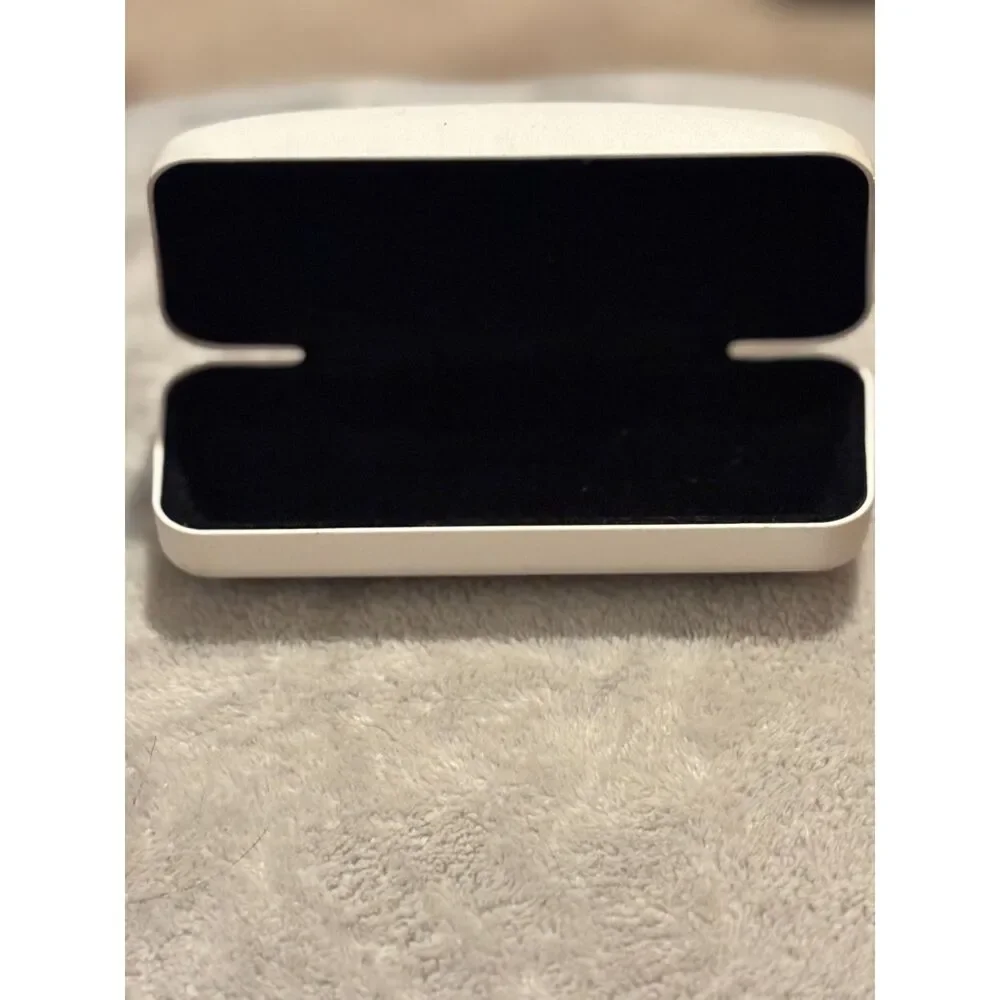 Genuine Calvin Klein White Hardshell Clamshell Eyeglass / Sunglass Case